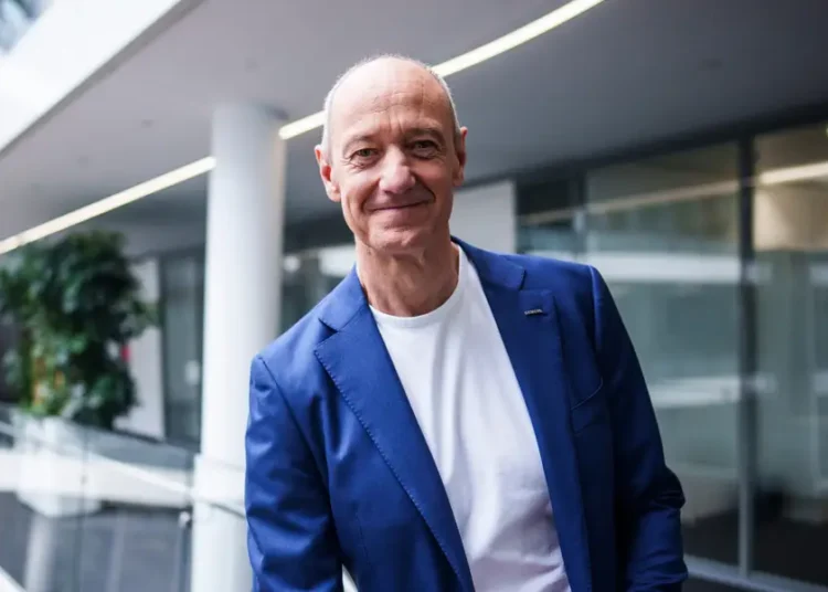 I’m the CEO of Siemens. I reply to most emails with 2-letter responses and don’t have recurring meetings — here’s a day in my life.