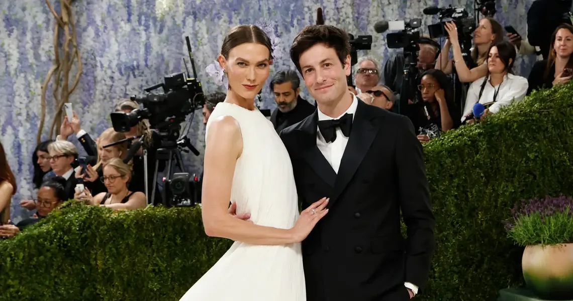 Inside the relationship of model Karlie Kloss and billionaire venture capitalist Josh Kushner, the power couple with unconventional ties to Trump