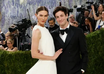 Inside the relationship of model Karlie Kloss and billionaire venture capitalist Josh Kushner, the power couple with unconventional ties to Trump
