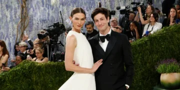 Inside the relationship of model Karlie Kloss and billionaire venture capitalist Josh Kushner, the power couple with unconventional ties to Trump