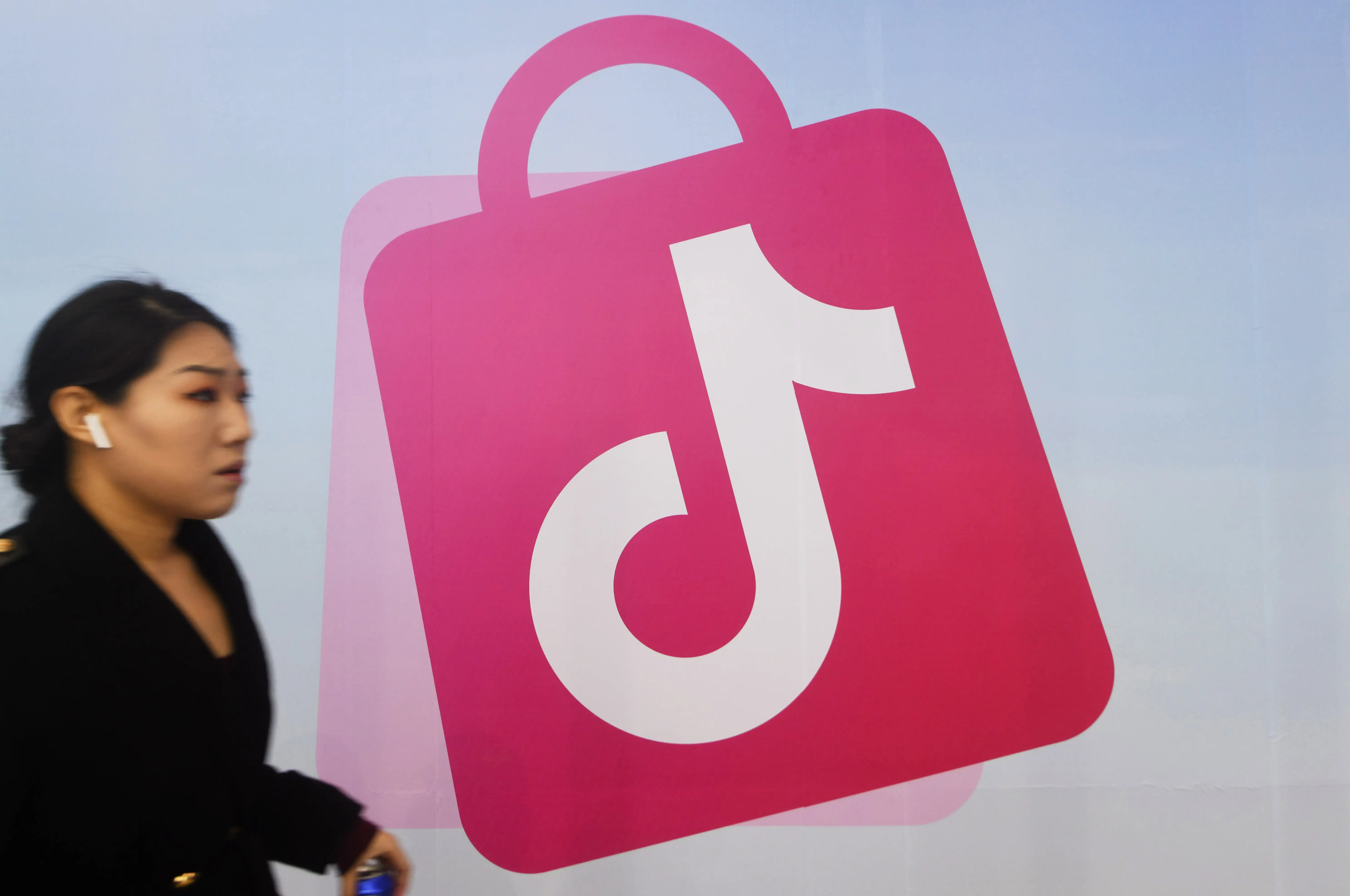 The TikTok Shop logo.