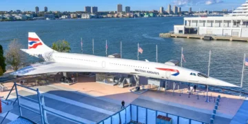 I toured a Concorde, the discontinued supersonic commercial jet flown by celebrities and royals. Take a look inside.