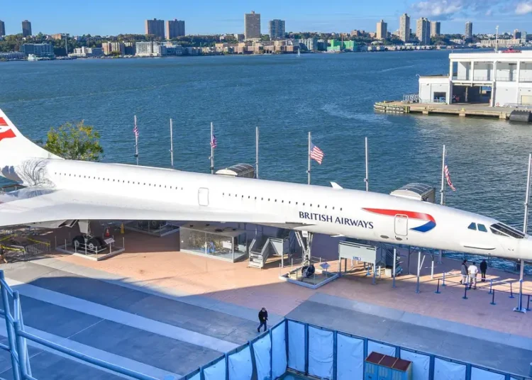 I toured a Concorde, the discontinued supersonic commercial jet flown by celebrities and royals. Take a look inside.