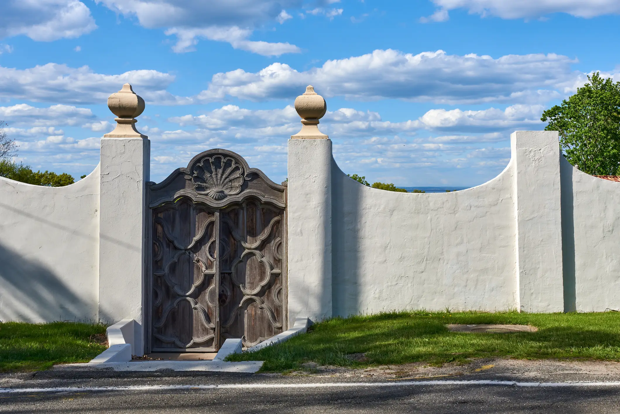 The outside wall of the Suffolk County Vanderbilt Museum.