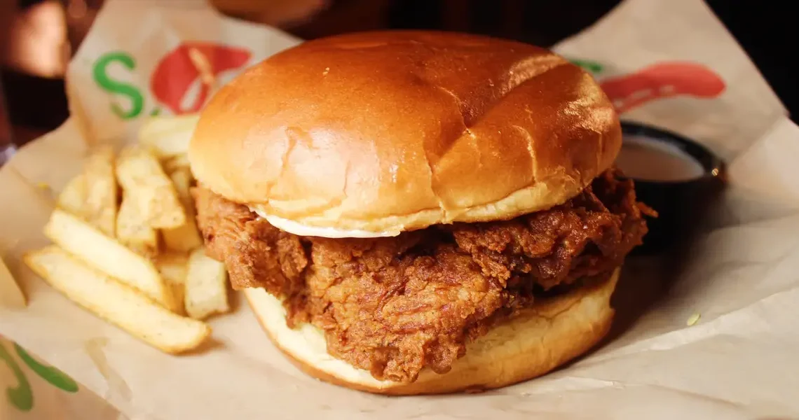 I tried Chili’s crispy chicken sandwich, which is driving sales. It showed me why the chain is winning the value wars.