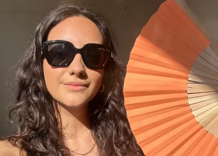 I live in London, where we’re experiencing our 5th heat wave. I have no AC, so here’s how I’m surviving my workday.