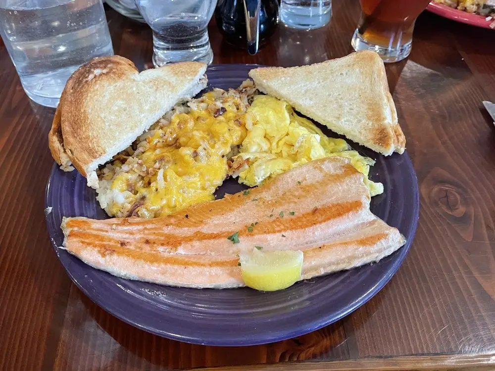 Nora's Fish Creek Inn