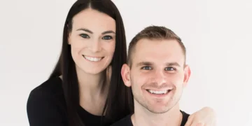 High-school sweethearts started a blog while carrying $40,000 in student debt. By 30, their net worth topped $1 million.
