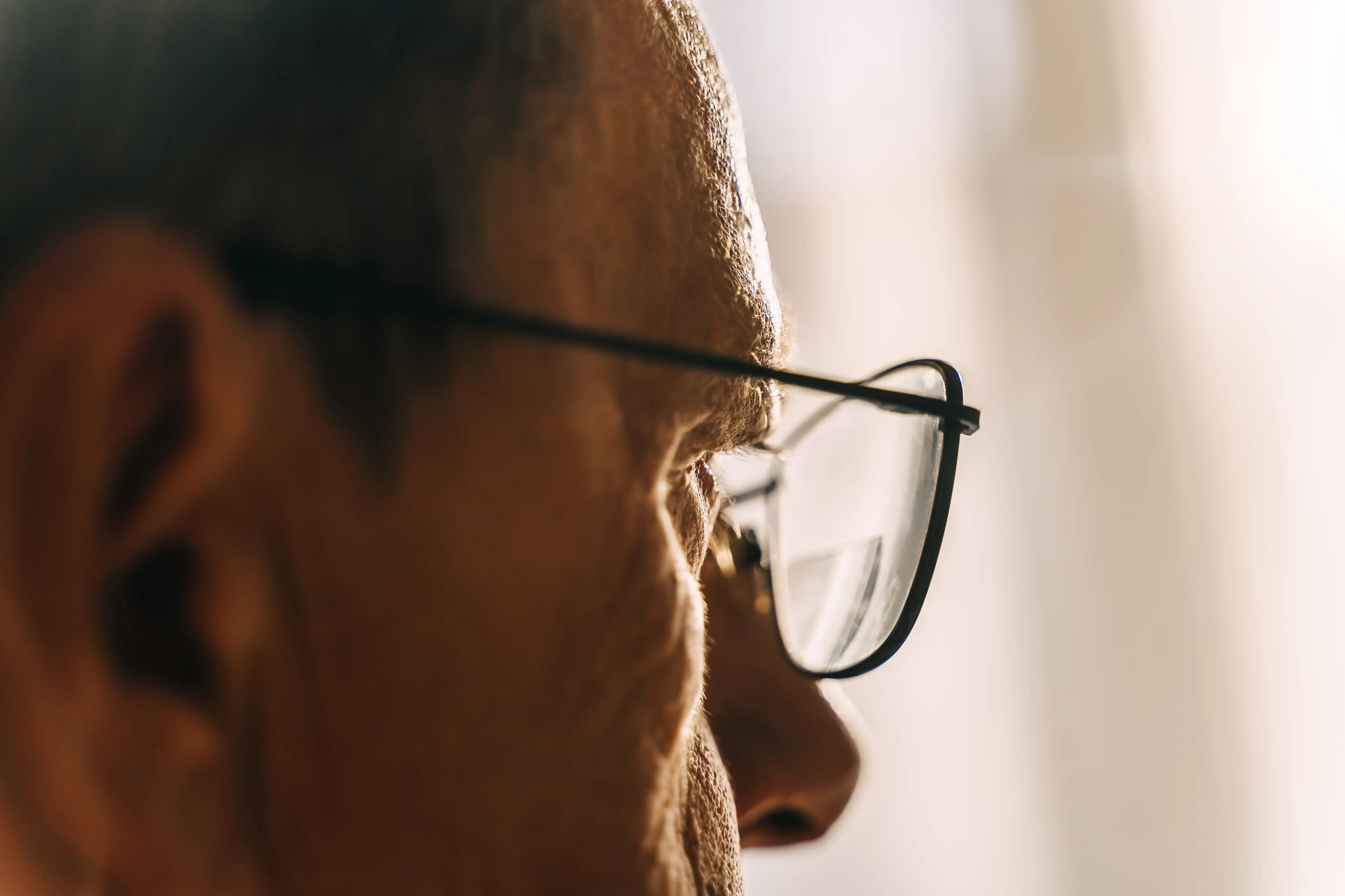 Side portfolio of man with glasses