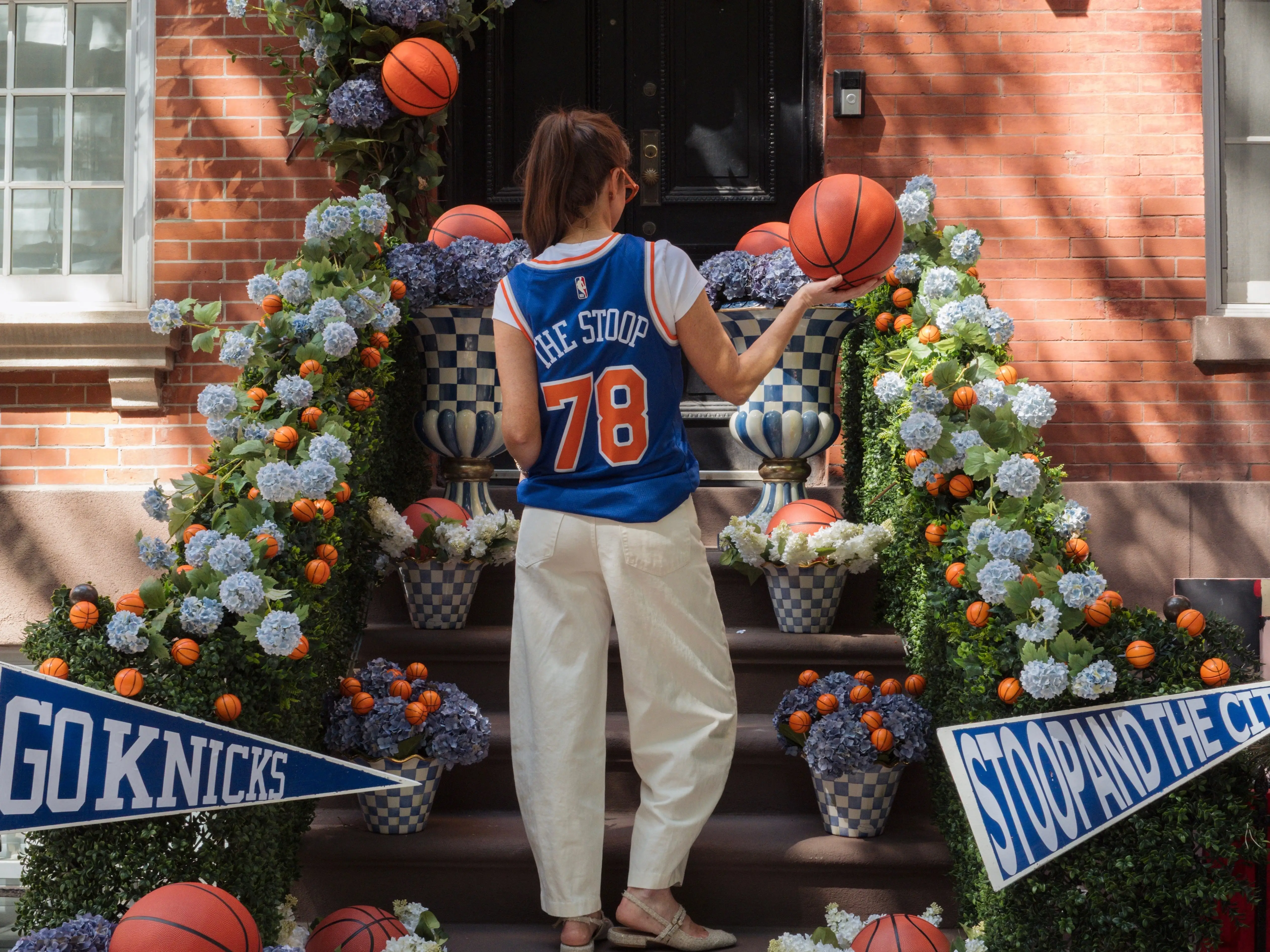 Knicks theme stoop in NYC