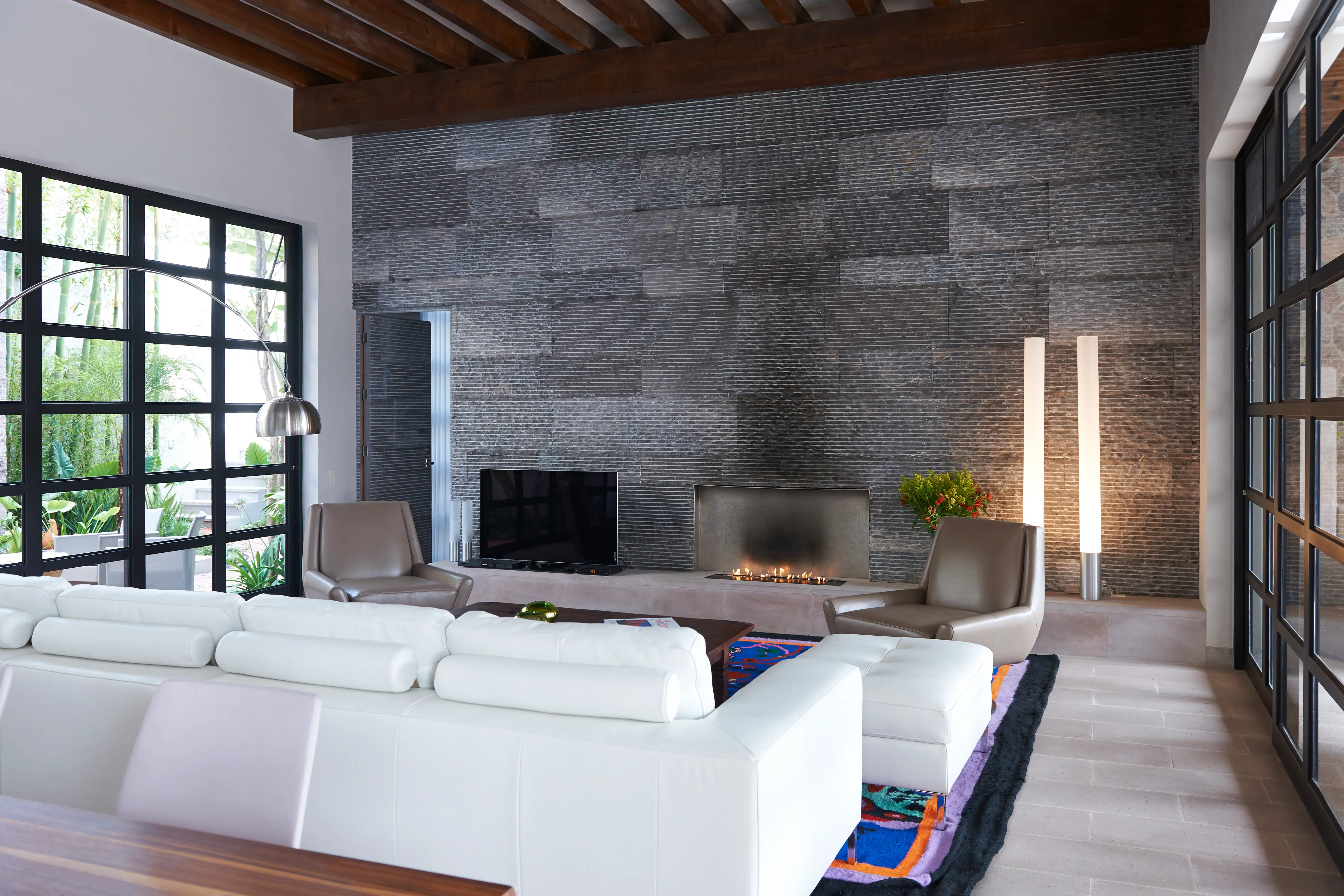 Room with large windows, single accent wall with gray texture