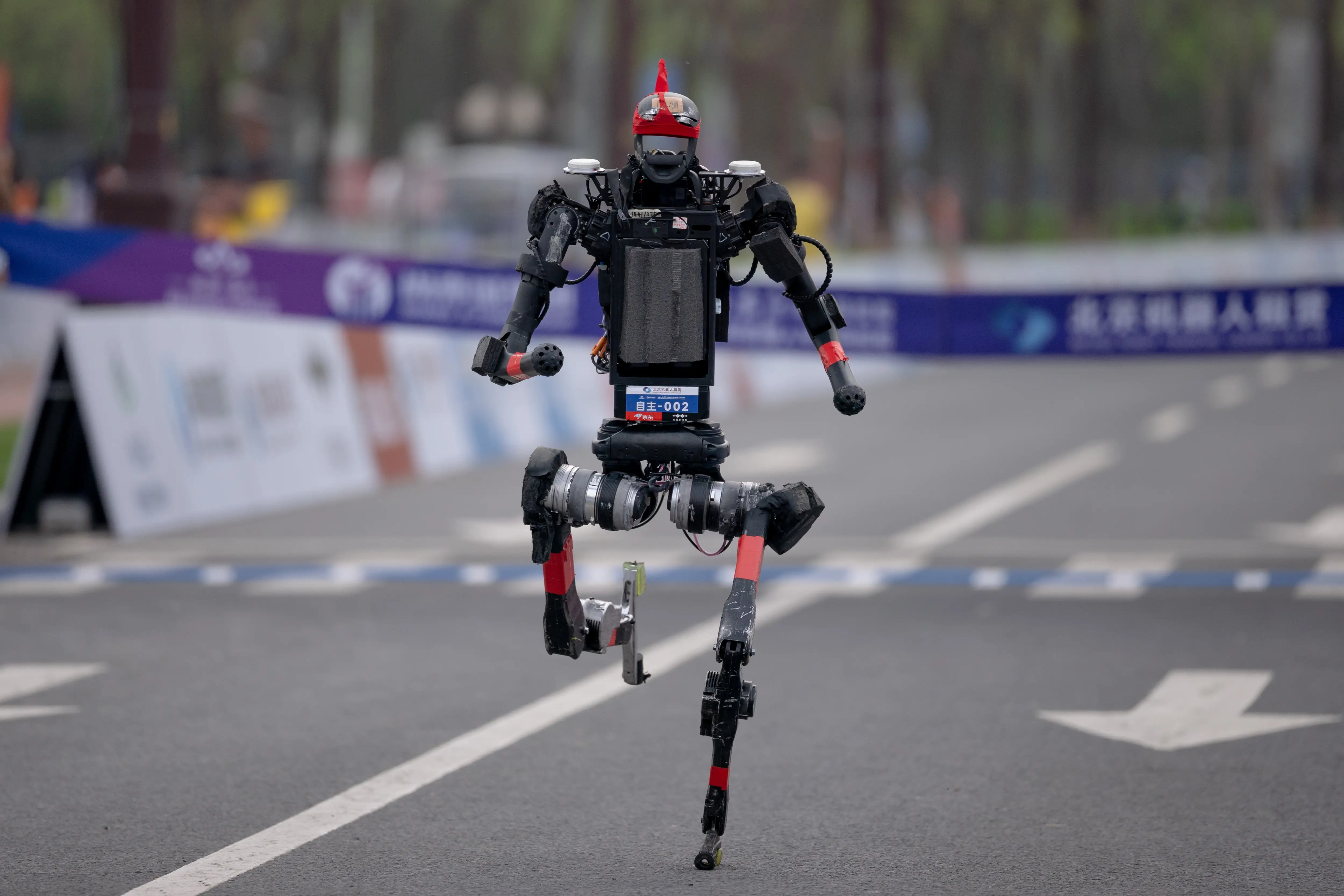 Unitree humanoid robot running a half-marathon race.