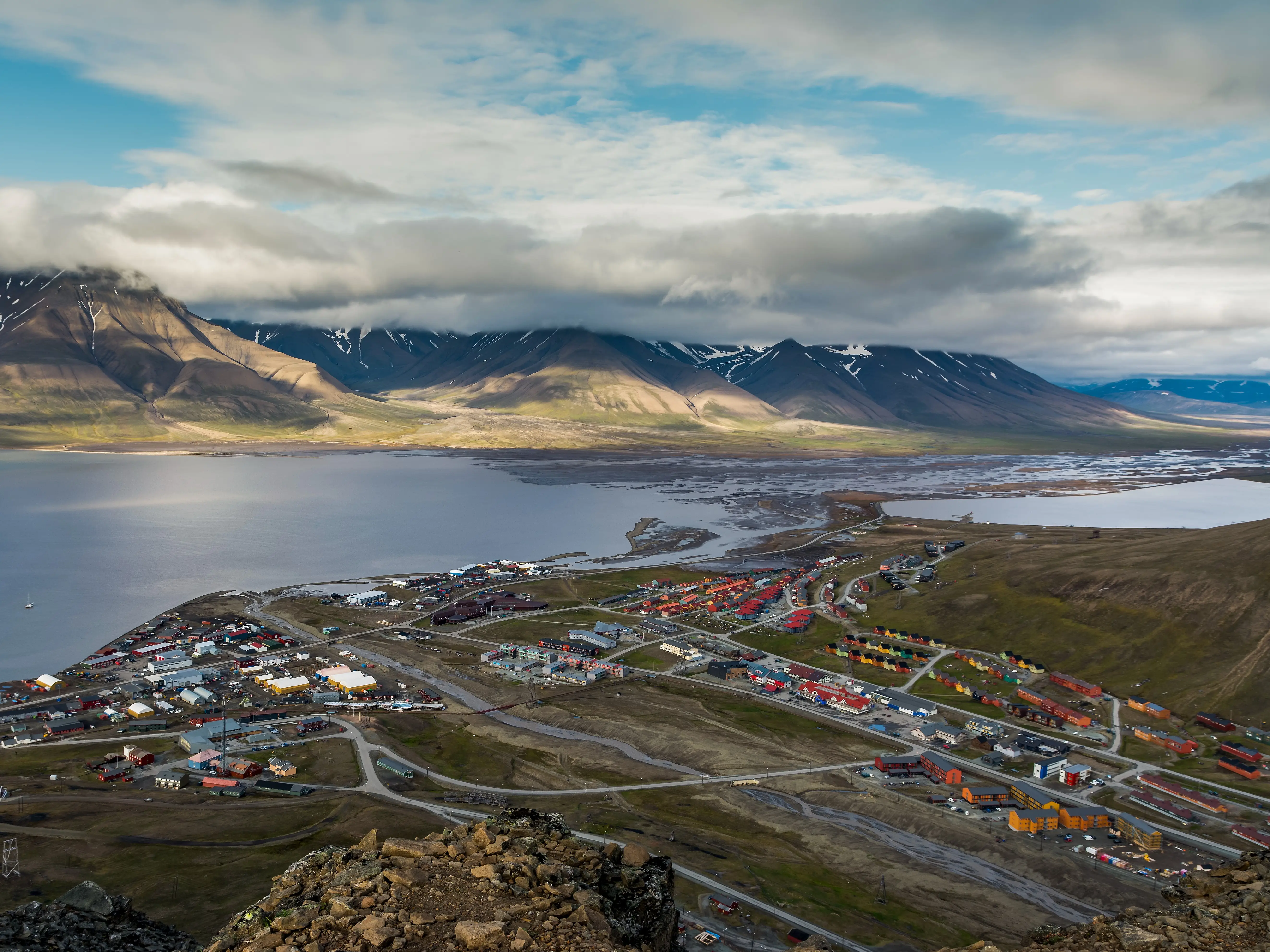 Cityscape of Longyearbyen seen from Platåberget above the small town.