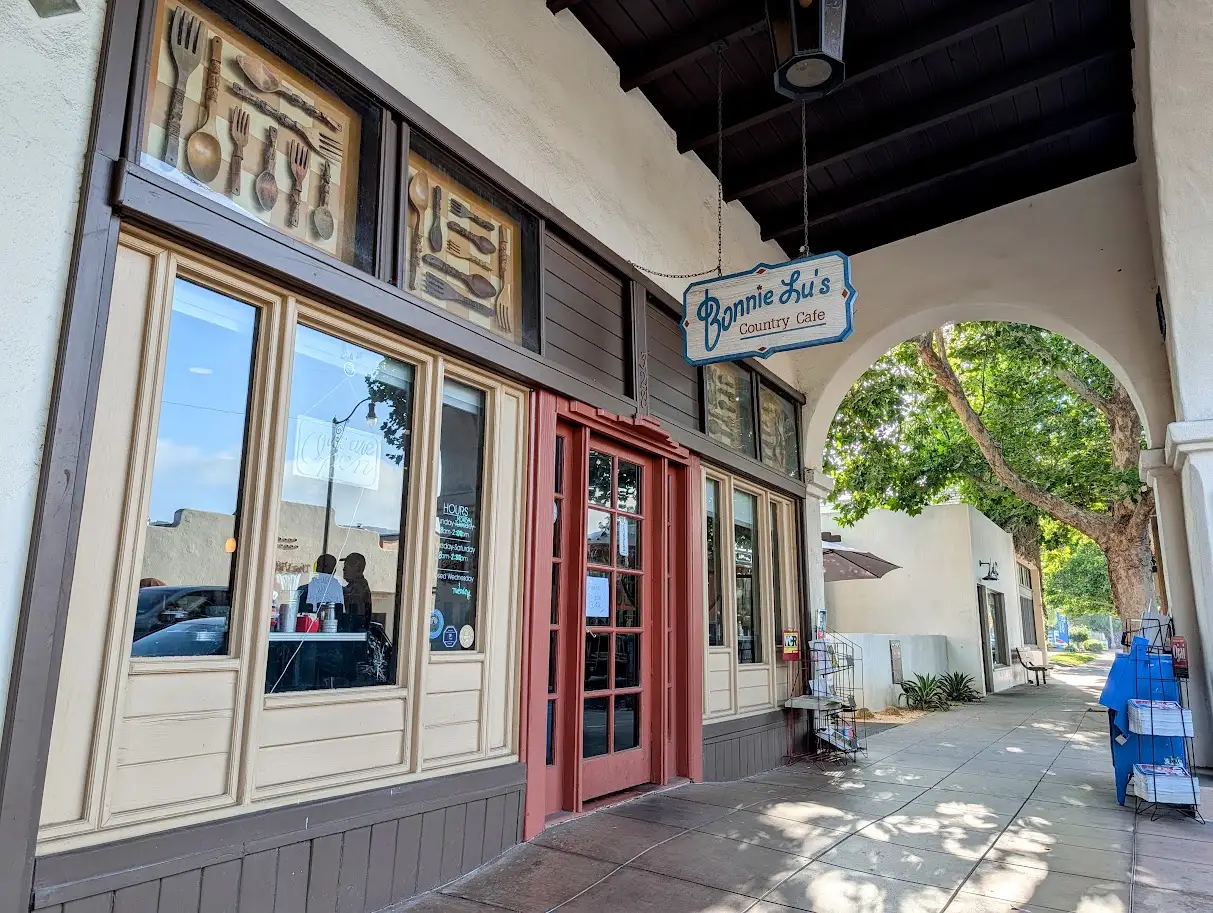 Bonnie Lu's exterior