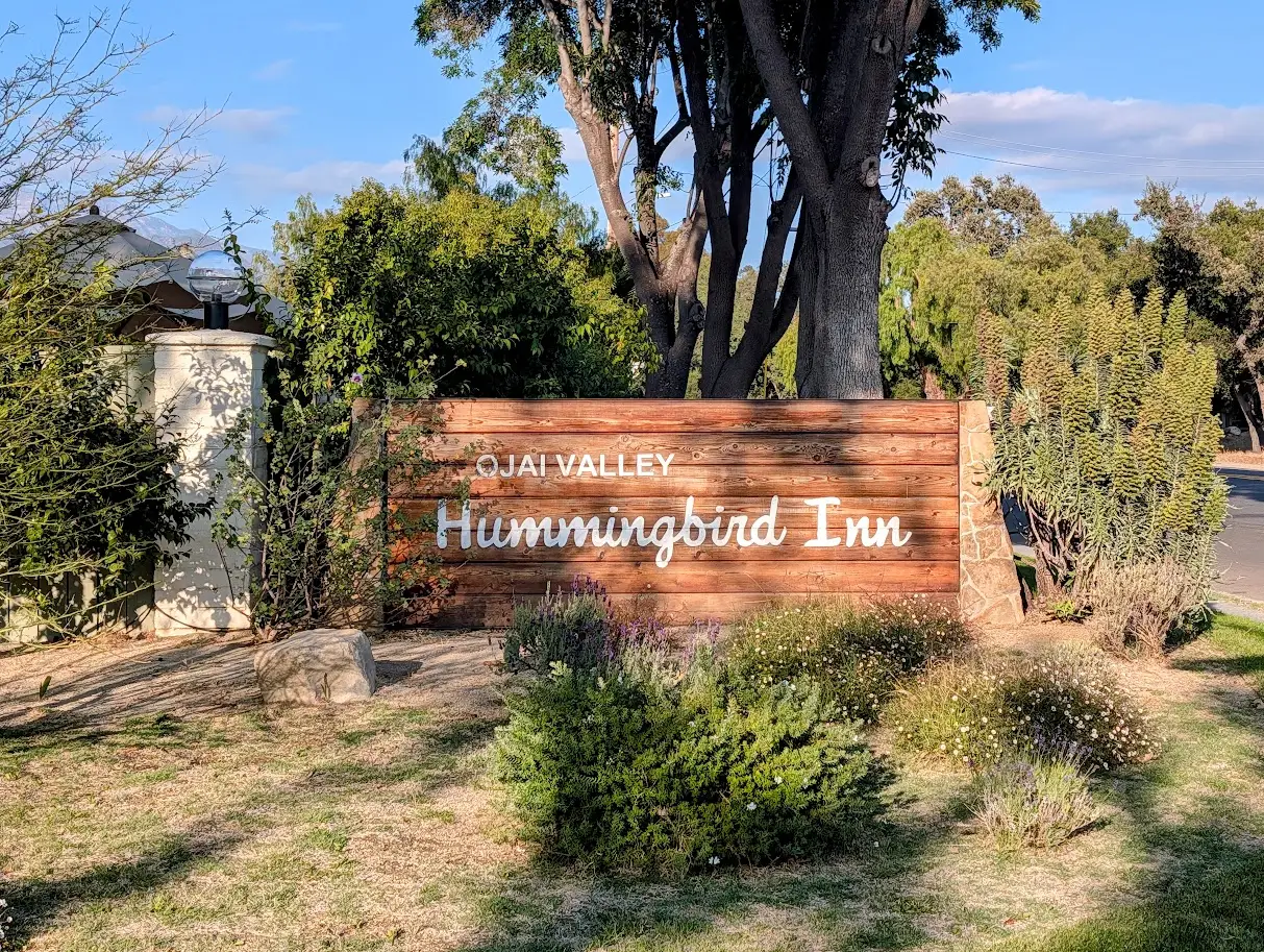 Humingbird Inn sign