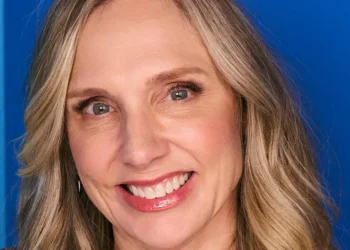 I’m a LinkedIn career expert. Skip ‘doomjobbing’ and do this instead.
