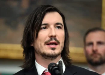 Trump Accounts will offer primarily S&P 500 ETFs to keep investing simple, Robinhood CEO says