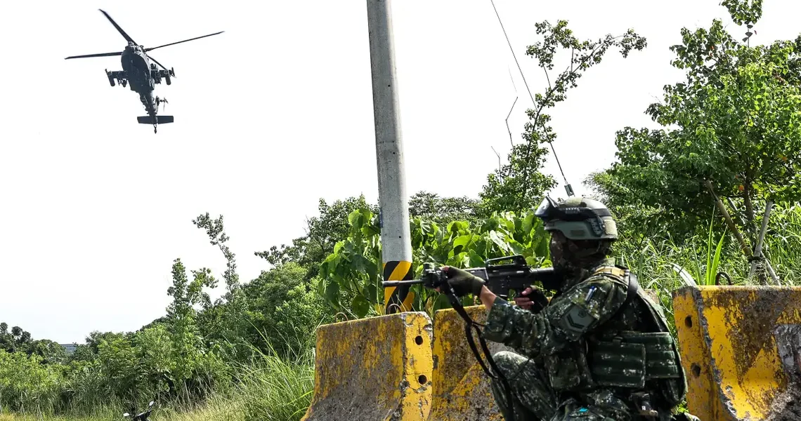 An Apache and Black Hawk drill in Taiwan shows how Ukraine’s drones are changing helicopter warfare