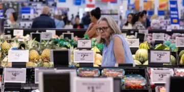 Walmart’s $2.9 billion tariff refund is headed back to shoppers