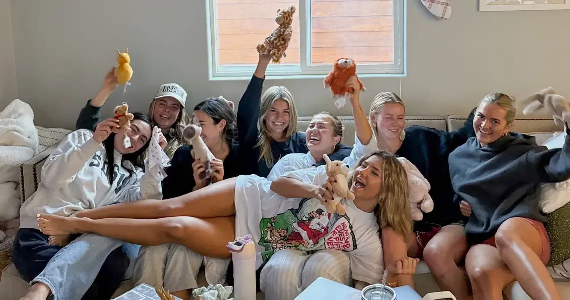 I spent a year living in a beach house with 7 friends. Splitting the bills was surprisingly easy — other things weren’t.