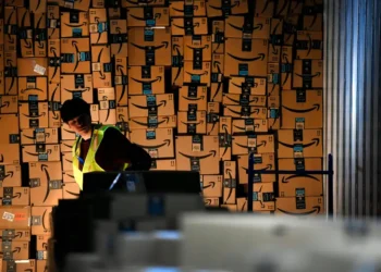 Amazon plots a new ‘Tetromino’ warehouse where robots tackle work that’s notoriously hard to automate