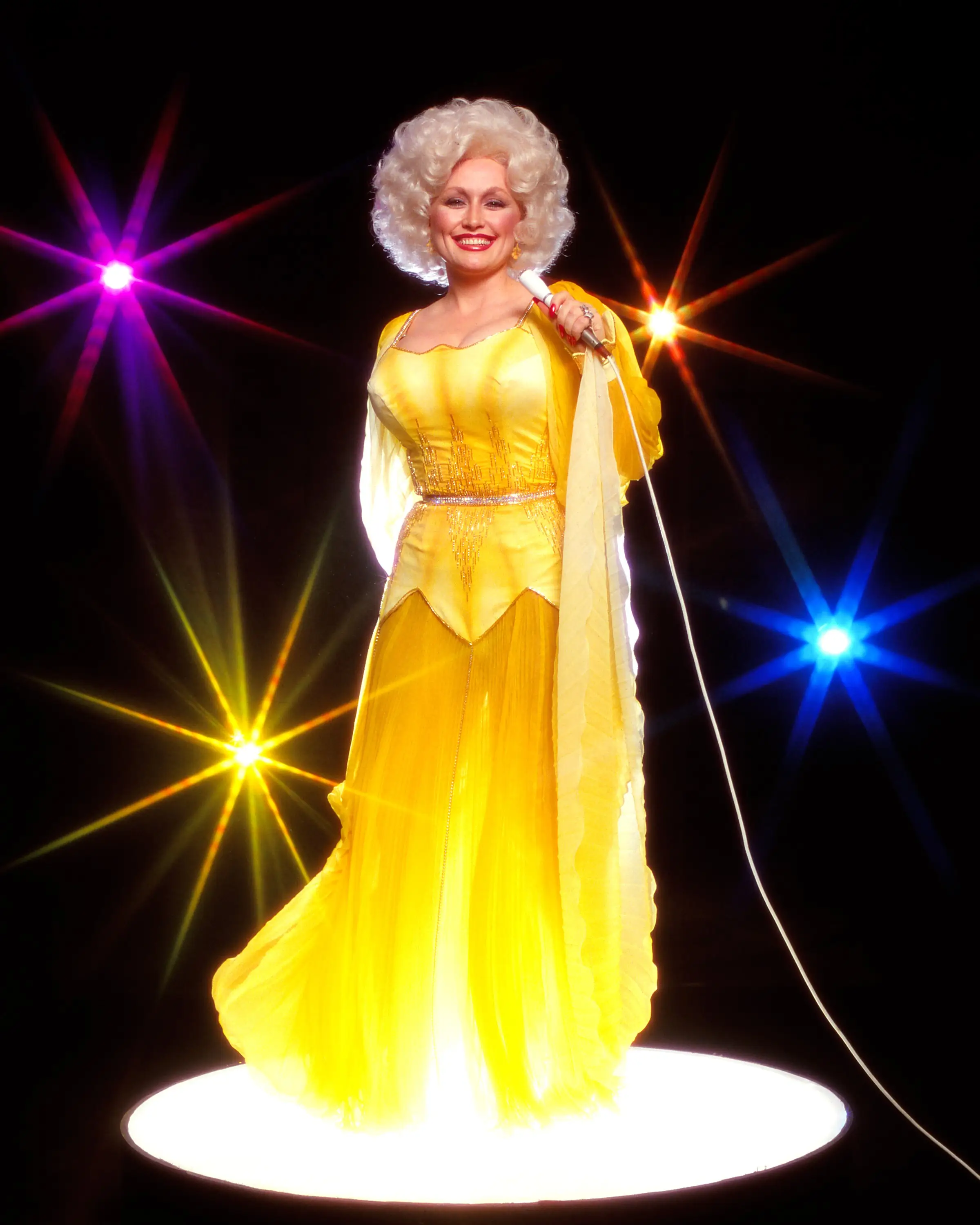 Dolly Parton poses for a portrait session in 1978.