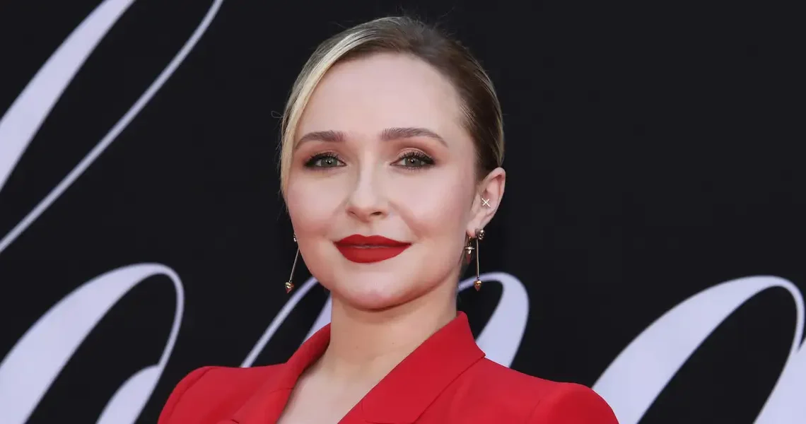 PR pros say Neutrogena botched its response to the Hayden Panettiere backlash. Here’s what they think it should do now.