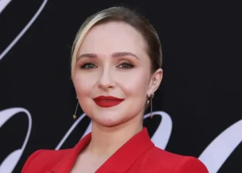 PR pros say Neutrogena botched its response to the Hayden Panettiere backlash. Here’s what they think it should do now.