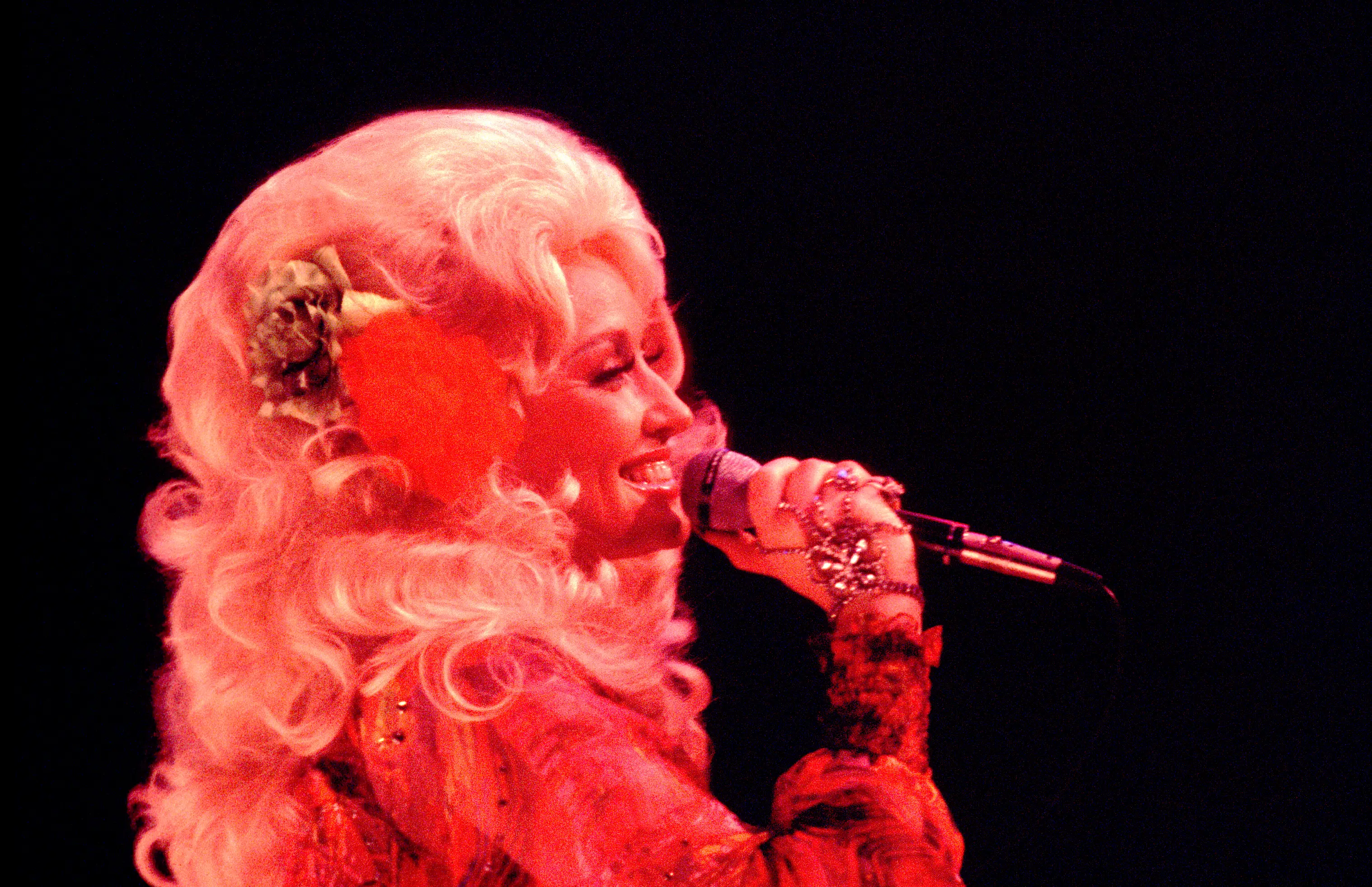 Dolly Parton performs at the Mill Run Theater in Niles, Illinois, in 1977.