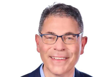 Macy’s CEO Tony Spring shared these 4 career tips from his 4 decades in retail
