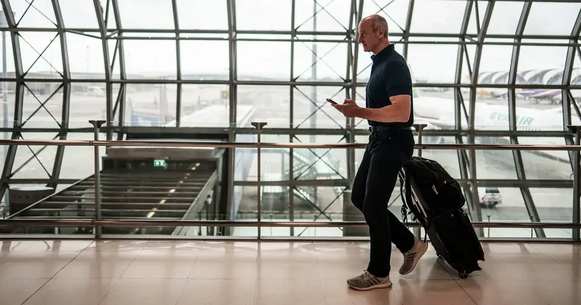 Siemens CEO Roland Busch has 7 strategies for getting things done — including 2-letter emails