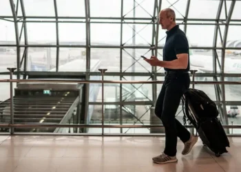 Siemens CEO Roland Busch has 7 strategies for getting things done — including 2-letter emails