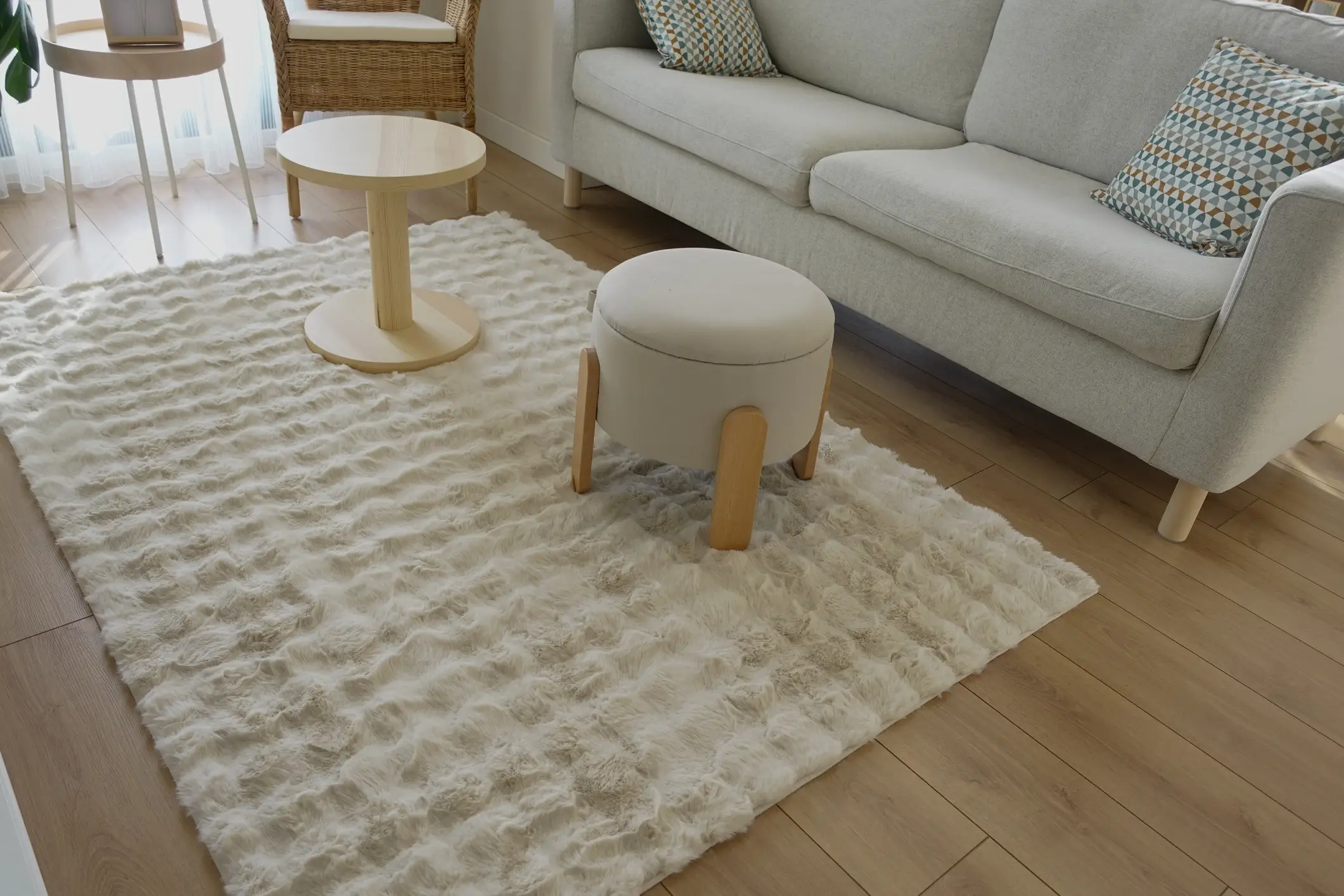 fluffy checkered rug with stools on top of it