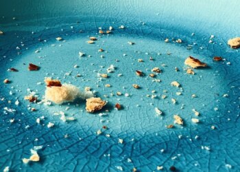 7 Signs the Person You’re Seeing Is Breadcrumbing You