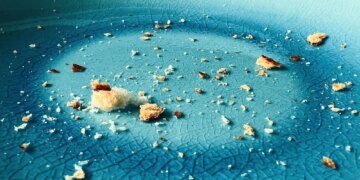 7 Signs the Person You’re Seeing Is Breadcrumbing You
