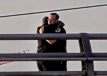 What this officer said to a suicidal man to talk him off a bridge’s edge