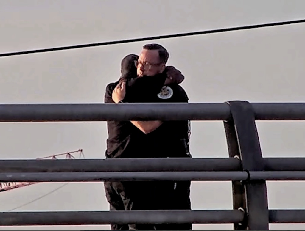 What this officer said to a suicidal man to talk him off a bridge’s edge