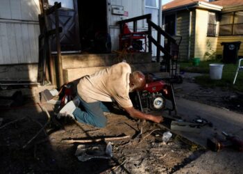 Ten days after storm, thousands are still waiting for power in Indiana