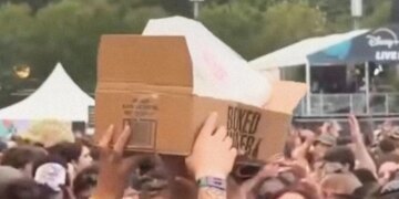 A Bag of Pee Was Reportedly Crowd-Surfed at Lollapalooza