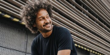 This Clothing Brand Says Its New T-Shirt Can Go 30 Days Without Washing. Here’s How It Works.
