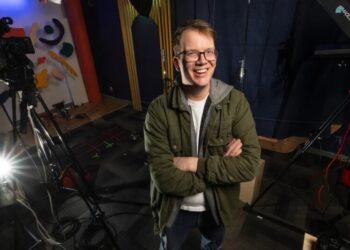 Everybody needs a personal AI policy. Just ask Hank Green.