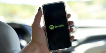 Correlation Between Album Releases and US Traffic Deaths Will Make You Rethink Playing Spotify in the Car