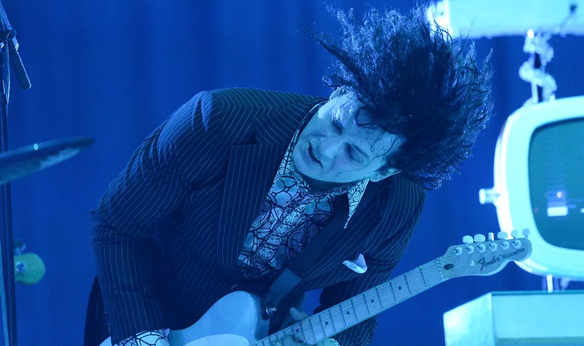 3 Sexy Songs From Alternative Bands That Honestly Don’t Seem That Sexy at First