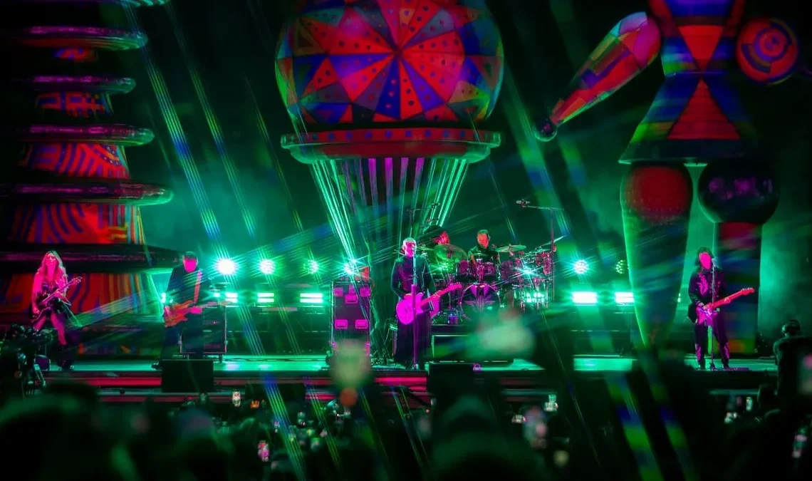 Billy Corgan and The Smashing Pumpkins Take the Stage With Another Massive Pop Star at Lollapalooza