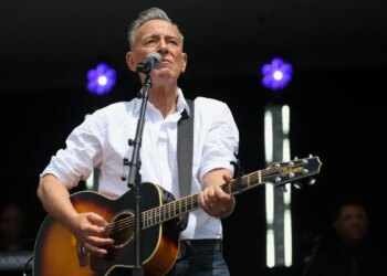 New Jersey Icon Surprised Bleachers Fans With Impromptu Appearance While in Town to Visit Namesake Archive