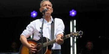 New Jersey Icon Surprised Bleachers Fans With Impromptu Appearance While in Town to Visit Namesake Archive