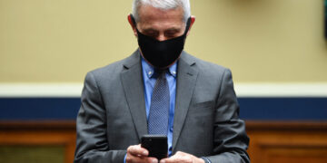 GOP lawmakers release Fauci texts discussing covid vaccine and pregnancy