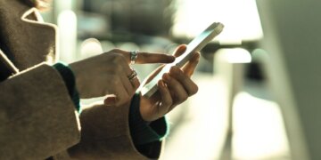 Dating App Photos Have a New Rule, and It’s Exhausting