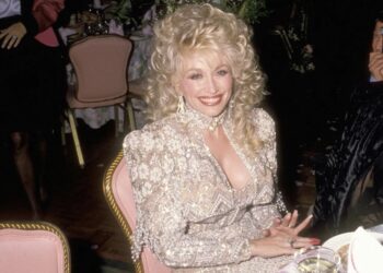There Are So Many Conspiracy Theories About Dolly Parton and Vaccines