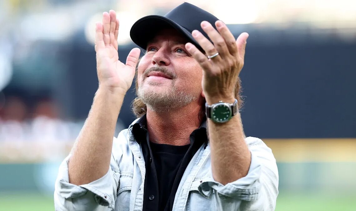 The Wry Remark From a Famous Comedic Actor That Helped Eddie Vedder Finally Quit Cigarettes